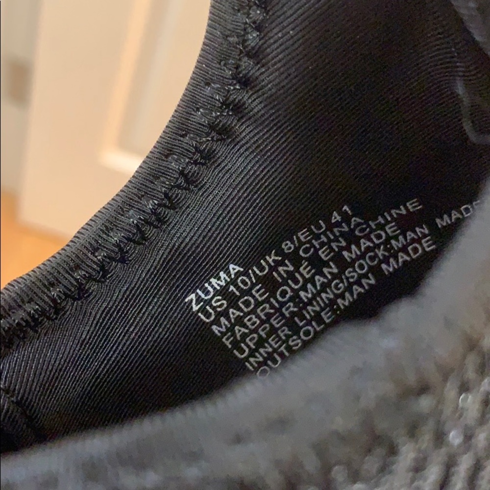 Fabletics• Zuma Black Tennis Shoes - Picture 3 of 4